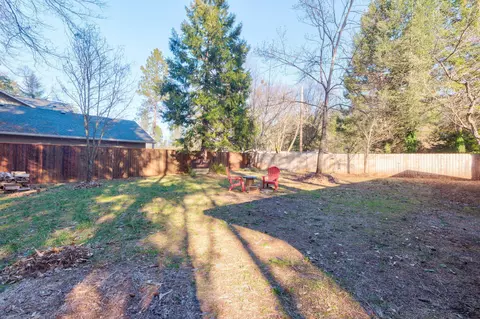 Exterior - 406 E River St, Cave Junction, OR 97523 photo 6 of 11