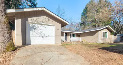 Exterior - 406 E River St, Cave Junction, OR 97523 photo 2 of 11