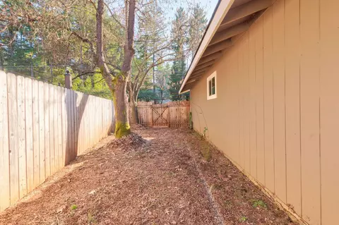Exterior - 406 E River St, Cave Junction, OR 97523 photo 11 of 11