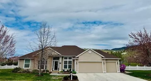 1705 Harmony Ln, Klamath Falls, OR 97601
