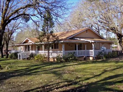 7984 Monument Dr, Grants Pass, OR 97526