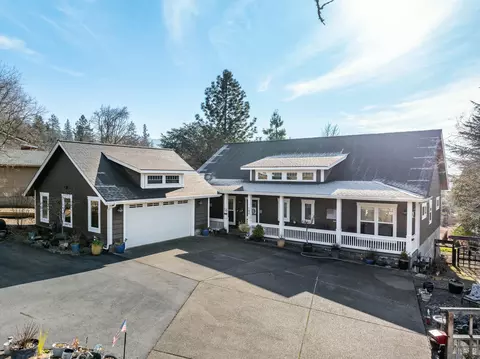 183 NE Ausland Dr, Grants Pass, OR 97526