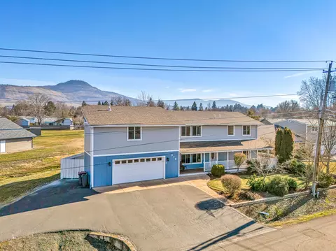 976 Springbrook Ct, Medford, OR 97504
