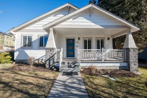 2122 NW Torrey Pines Dr, Bend, OR 97703