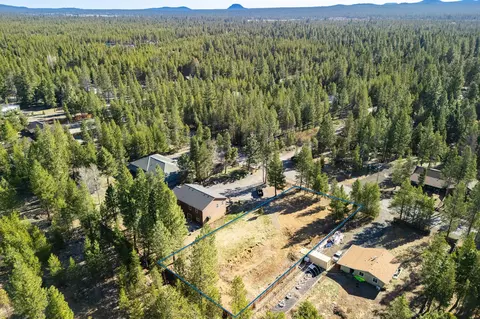 56219 Stellar Dr, Bend, OR 97707 photo 2