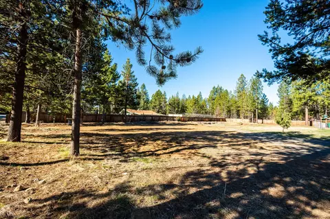 56219 Stellar Dr, Bend, OR 97707 photo 3