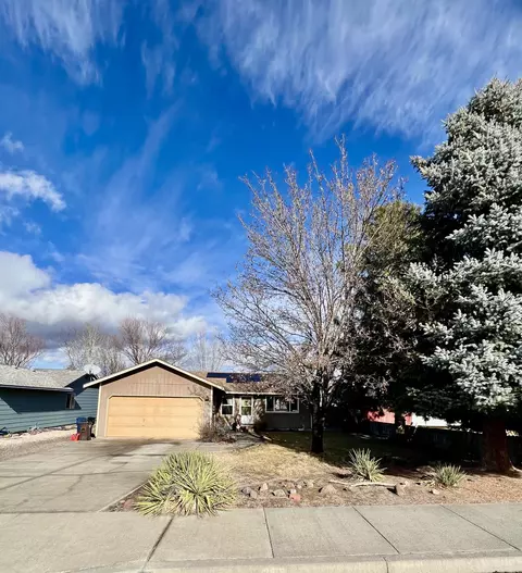 2919 SW Pumice Pl, Redmond, OR 97756