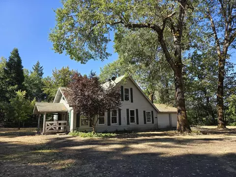 5048 Takilma Rd, Cave Junction, OR 97523