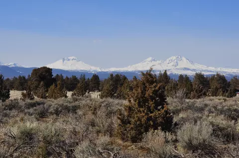 67100 Fryrear Rd, Bend, OR 97703