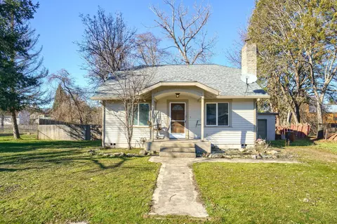 129 N Shasta Ave, Eagle Point, OR 97524
