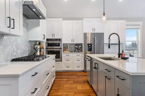 Kitchen - 66550 Jericho Rd, Bend, OR 97703 photo 2 of 4