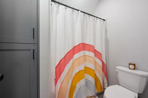 Bath - 66550 Jericho Rd, Bend, OR 97703 photo 6 of 6