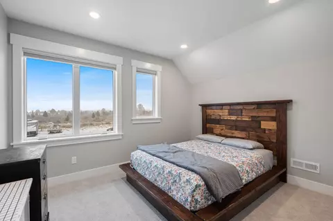 Bedroom - 66550 Jericho Rd, Bend, OR 97703 photo 1 of 6