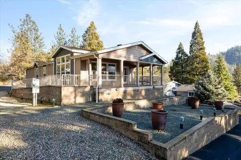 5648 Foothill Blvd #SPC 40, Grants Pass, OR 97526