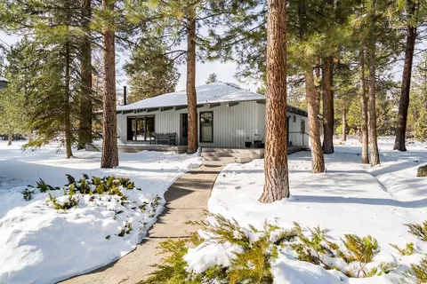 20493 Pine Vista Dr, Bend, OR 97702