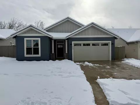3932 Colorado Dr, Medford, OR 97504