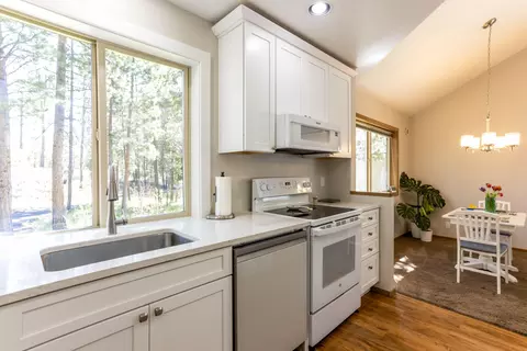 55711 Wagon Master Way, Bend, OR 97707 photo 9