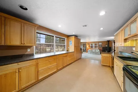 Kitchen - 67194 Harrington Rd, Bend, OR 97703 photo 1 of 4
