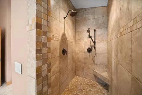 Bath - 67194 Harrington Rd, Bend, OR 97703 photo 3 of 6