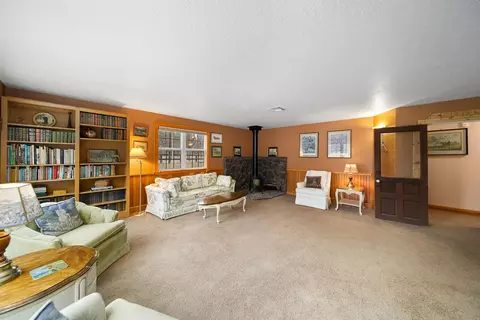 Living - 67194 Harrington Rd, Bend, OR 97703 photo 6 of 8