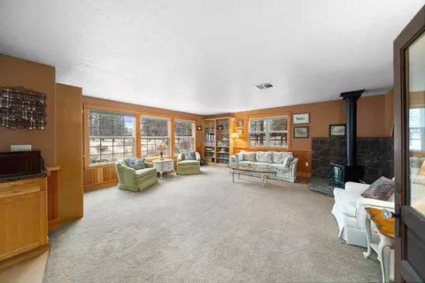 Living - 67194 Harrington Rd, Bend, OR 97703 photo 5 of 8
