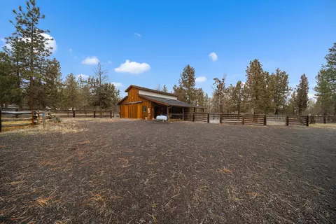 Exterior - 67194 Harrington Rd, Bend, OR 97703 photo 4 of 6