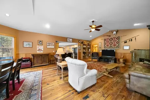 Living - 67194 Harrington Rd, Bend, OR 97703 photo 1 of 8