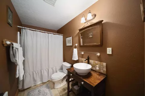 Bath - 67194 Harrington Rd, Bend, OR 97703 photo 5 of 6