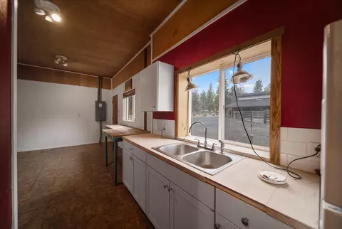 Kitchen - 67194 Harrington Rd, Bend, OR 97703 photo 4 of 4