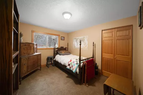 Bedroom - 67194 Harrington Rd, Bend, OR 97703 photo 3 of 4
