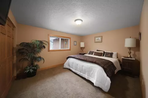 Bedroom - 67194 Harrington Rd, Bend, OR 97703 photo 4 of 4