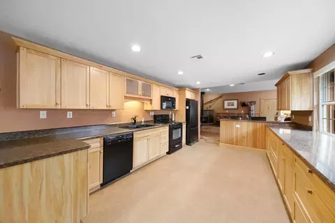 Kitchen - 67194 Harrington Rd, Bend, OR 97703 photo 2 of 4