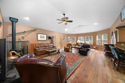 Living - 67194 Harrington Rd, Bend, OR 97703 photo 3 of 8