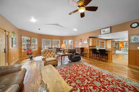 Living - 67194 Harrington Rd, Bend, OR 97703 photo 2 of 8