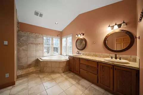 Bath - 67194 Harrington Rd, Bend, OR 97703 photo 1 of 6