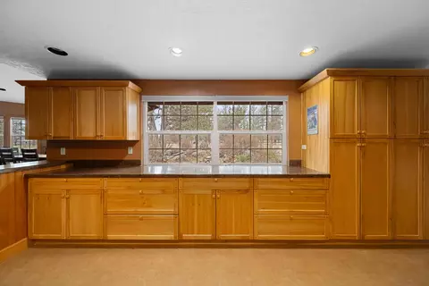 Kitchen - 67194 Harrington Rd, Bend, OR 97703 photo 3 of 4