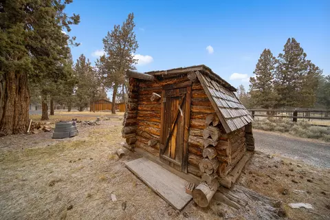 Exterior - 67194 Harrington Rd, Bend, OR 97703 photo 3 of 6