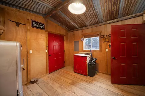 Entry Way - 67194 Harrington Rd, Bend, OR 97703 photo 3 of 4