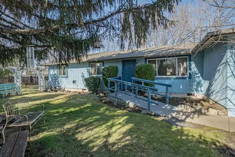 1521 Grand Ave, Medford, OR 97504
