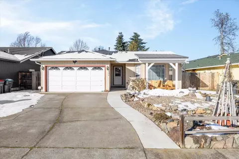 1426 Beekman Ave, Medford, OR 97501
