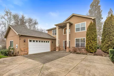 132 SW Mini Ln, Grants Pass, OR 97527