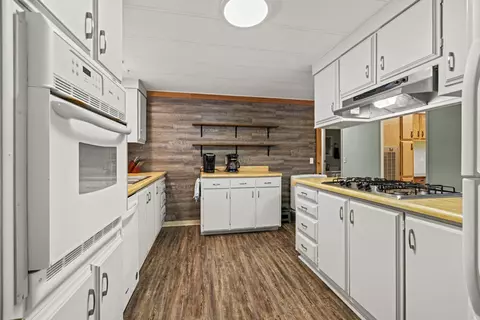 Kitchen - 11374 Red Wing Loop, Keno, OR 97627 photo 2 of 3