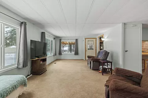 Living - 11374 Red Wing Loop, Keno, OR 97627 photo 4 of 4