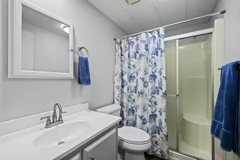Bath - 11374 Red Wing Loop, Keno, OR 97627 photo 2 of 2