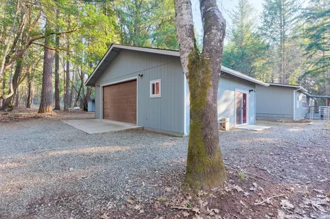 201 Kirkham Rd, Cave Junction, OR 97523 photo 3