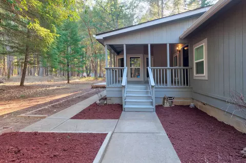 201 Kirkham Rd, Cave Junction, OR 97523