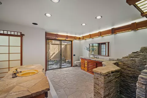 Bath - 17606 Fairway Ln, Sunriver, OR 97707 photo 1 of 6