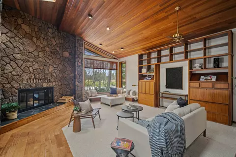 Living - 17606 Fairway Ln, Sunriver, OR 97707 photo 7 of 8