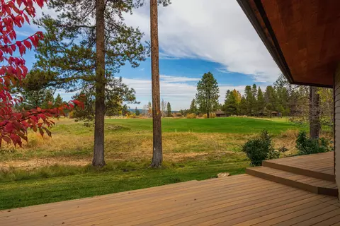 Exterior - 17606 Fairway Ln, Sunriver, OR 97707 photo 11 of 12