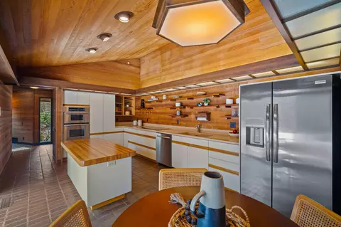 Kitchen - 17606 Fairway Ln, Sunriver, OR 97707 photo 1 of 2